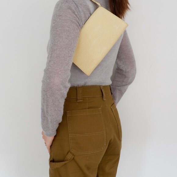 Authentic Preowned Louis Vuitton Beige Epi Leather Pochette Shoulder Bag - Picture 2 of 14